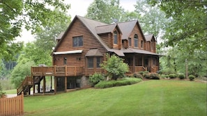 A view of the front and side of the cabin.