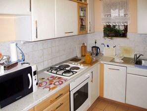 Cabinetry, Countertop, Eigentum, Spüle, Gasherd, Küchengerät, Sinken, Herd, Cooktop, Küche
