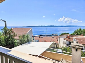 Himmel, Eigentum, Gebäude, Fenster, Wolke, Azurblau, Wasser, Holz, Pflanze, Schatten