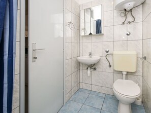Propriété, Luminaire Plomberie, Miroir, Évier, Salle De Bains, Violet, Robinet, Lavabo, Bâtiment, Siège De Toilette