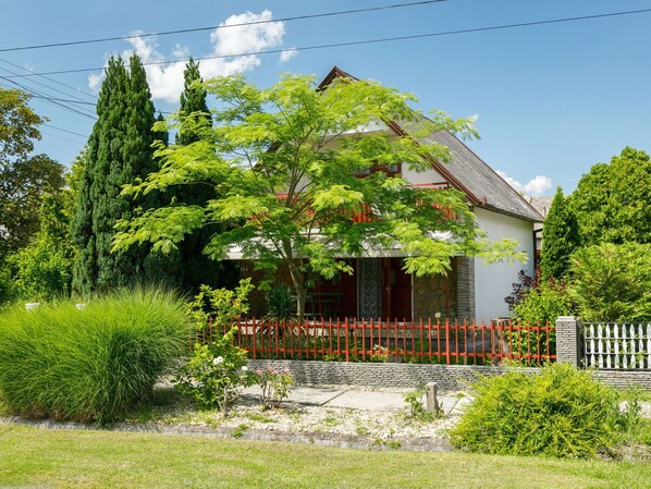 Grün, Strauch, Haus, Dach, Hütte, Garten, Frühling, Rasen, Garten, Bauernhaus