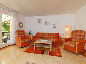 Möbel, Interior Design, Flooring, Couch, Fussboden, Holz, Wohnzimmer, Tabelle, Zimmer, Orange