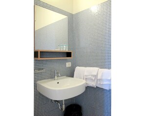 Plumbing Fixture, Tap, Sink, Property, Bathroom Sink, Bathroom, Building, Interior Design, Lighting, Architecture
