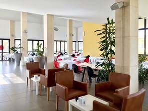 Plant, Table, Furniture, Property, Chair, Houseplant, Interior Design, Architecture, Building, Floor