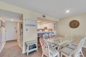 Dining table and snack bar - plenty of seating for everyone