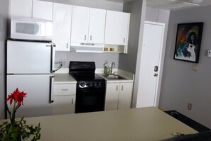 Full kitchen including oven