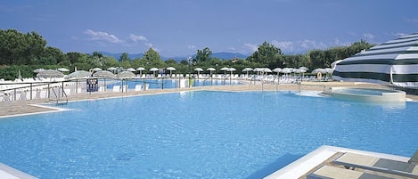 Water, Sky, Property, Swimming Pool, Azure, Cloud, Shade, Outdoor Furniture, Sunlounger, Rectangle