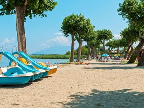 Sky, Watercraft, Boat, Cloud, Water, Plant, Tree, Boats And Boating--Equipment And Supplies, Vehicle, Shade