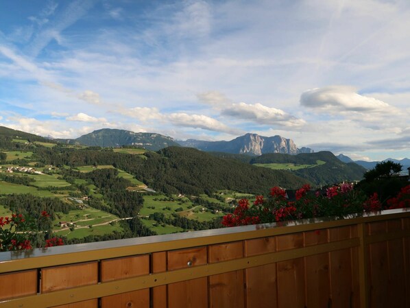 Cloud, Sky, Plant, Property, Flower, Mountain, Fence, Wood, Natural Landscape, Tree