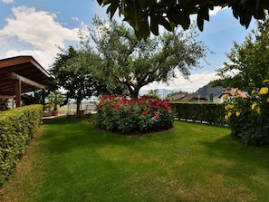 Property, Lawn, House, Home, Yard, Garden, Real Estate, Sky, Backyard, Grass