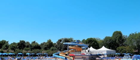 Acqua, Cielo, Piscina, Tempo Libero, Ricreazione, Albero, Resort Citta ', Divertimento, Nonbuilding Struttura, Mobili Da Esterno