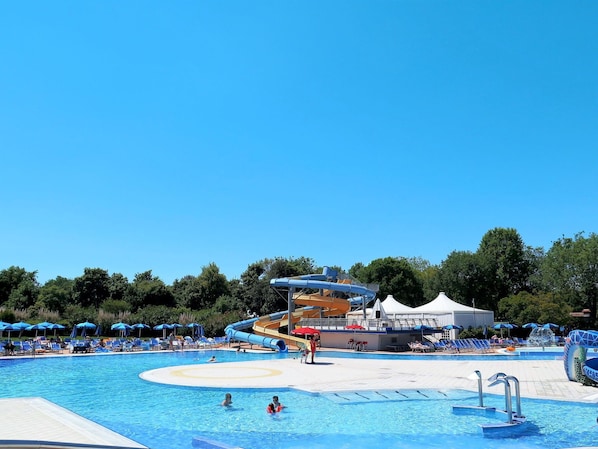 Acqua, Cielo, Piscina, Tempo Libero, Ricreazione, Albero, Resort Citta ', Divertimento, Nonbuilding Struttura, Mobili Da Esterno