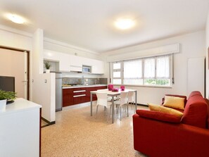 Zimmer, Möbel, Eigentum, Interior Design, Gebäude, Grundeigentum, Wohnzimmer, Fussboden, Haus, Decke