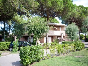 Propiedad, Casa, Bienes Raíces, Vegetación, Barrio Residencial, Casa, Edificio, Árbol, Barrio, Arquitectura