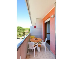Propriété, Pièce, Maison, Bâtiment, Jaune, Immobilier, Meubles, Balcon, Design Intérieur, Appartement
