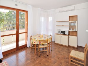 Eigentum, Zimmer, Möbel, Fussboden, Gebäude, Haus, Interior Design, Grundeigentum, Holzboden, Küche