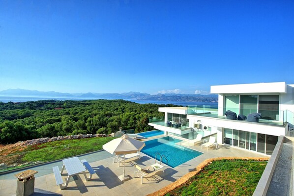 Building Exterior, Garden, Pool