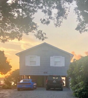 SOUNDSIDE HAVEN cottage perfectly located to capture amazing sunsets.