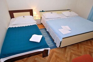 Schlafzimmer 1