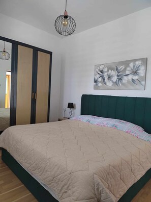 Schlafzimmer 1