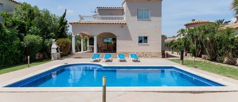 Holiday Home Swimming Pool