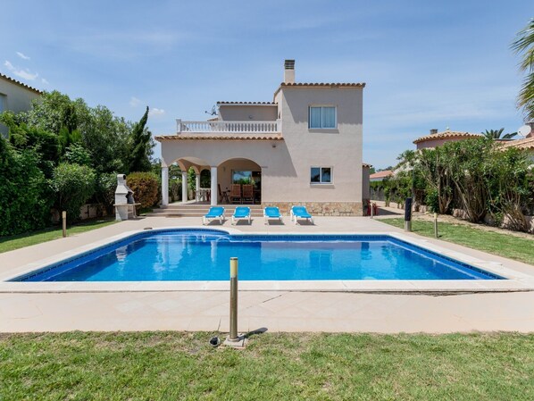 Holiday Home Swimming Pool