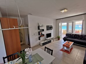 dining room , living room and view on the sea
