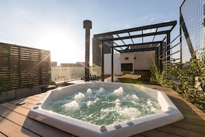 Hot tub on the private rooftp terrace