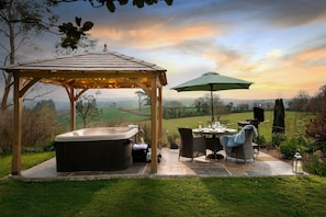 Linhay hot tub