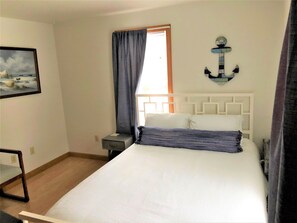 1st floor bedroom w/ queen bed