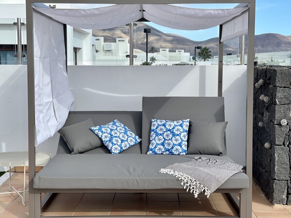 Cabana bed