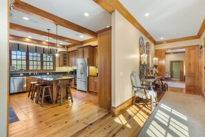 Kitchen/Foyer