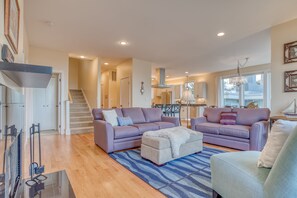 Floor 2 Living Room with Stairway