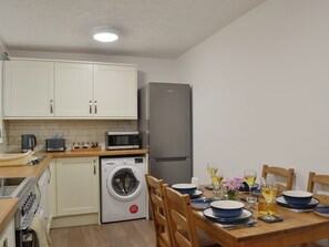 Kitchen/diner | Ty Gwyn, Rhosgadfan, near Caernarfon