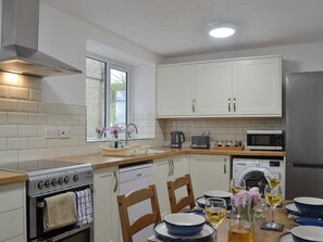 Kitchen/diner | Ty Gwyn, Rhosgadfan, near Caernarfon
