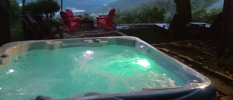 6 person Hot Tub with stunning views 