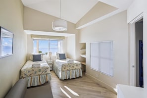 twin/bunk room