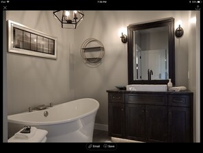 King Bathroom 