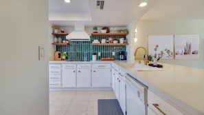 Newly remodeled gorgeous kitchen!