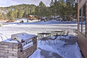 Patio | Gas Grill | Outdoor Dining