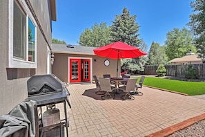 Private Backyard | Gas Grill