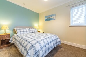 Sea Breeze, Brancaster: Comfortable master bedroom