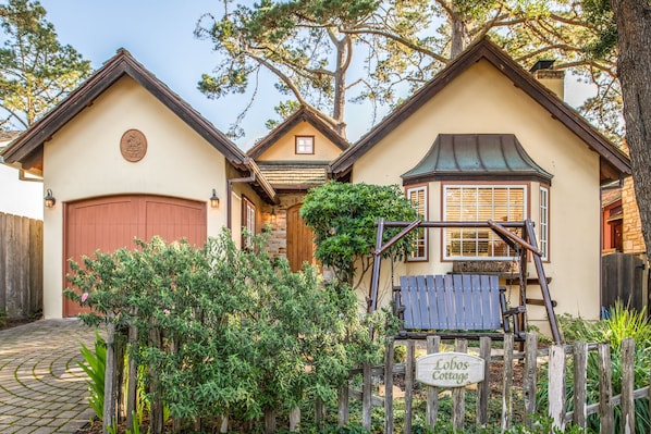Welcome to "Lobos Cottage" in Carmel-by-the-Sea!