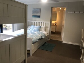 Queen bed, 2 single bunks, 1 pull out trundle bed. Full ensuite.