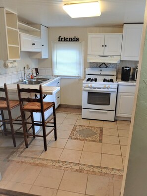 Full kitchen with range, fridge, breakfast bar, Keurig, microwave to cook meals!