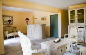 In the open-concept living area, relax on the lovely sofas with your group.