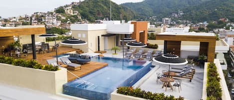 Rooftop pool