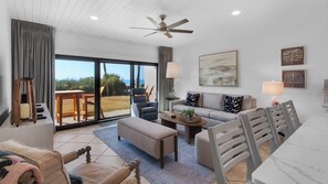 Palms C4 Living area, Large TV & Patio