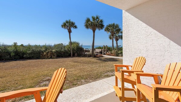 Palms C4 Patio area
