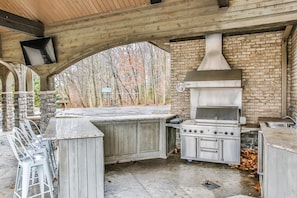 Outdoor Stainless Grill, Bar Top, Sink, Granite & 55" TV